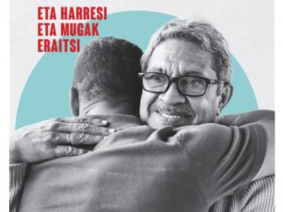 bat egin, mugak eraitsi
